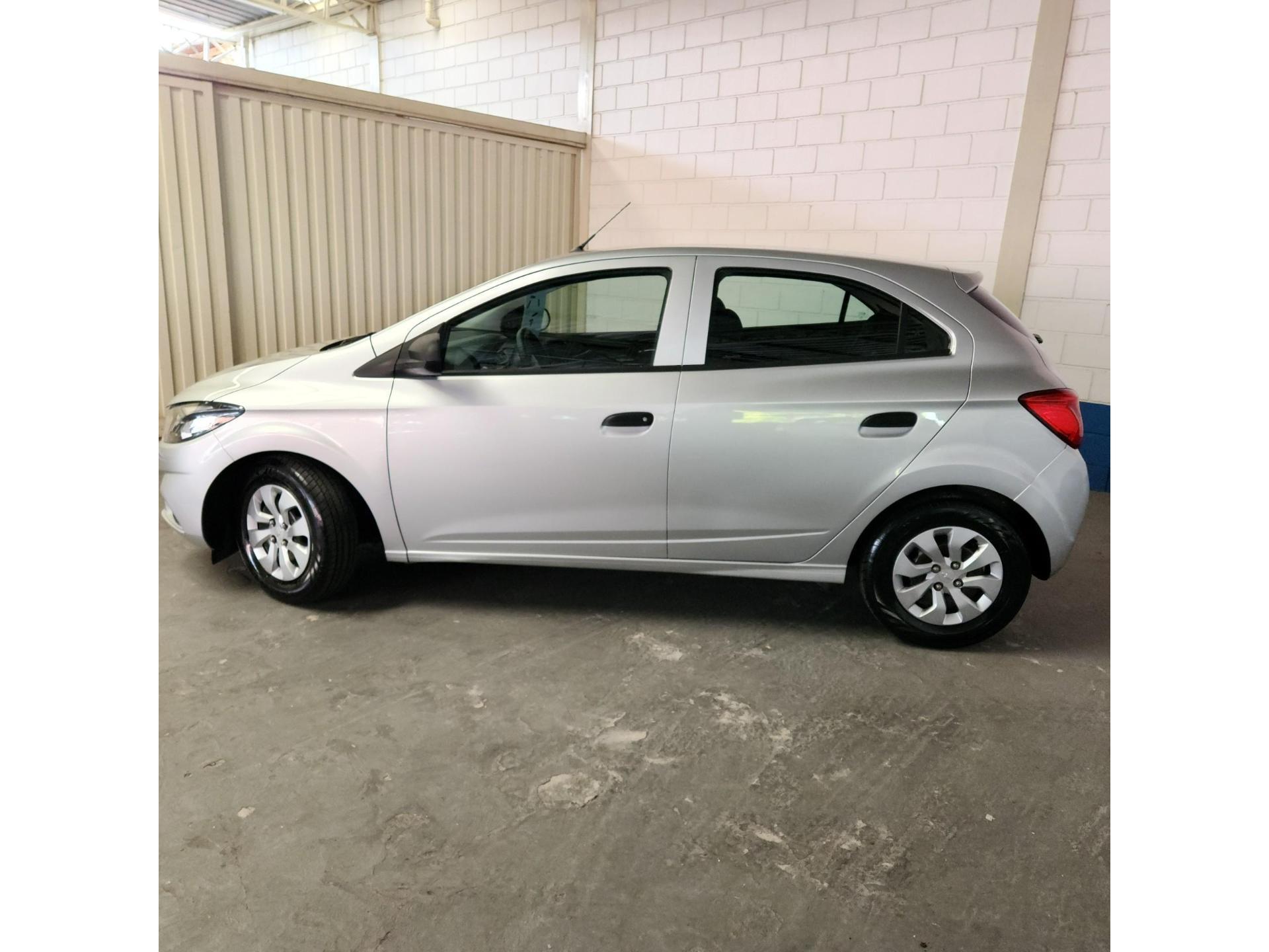 CHEVROLET Onix Hatch - Foto