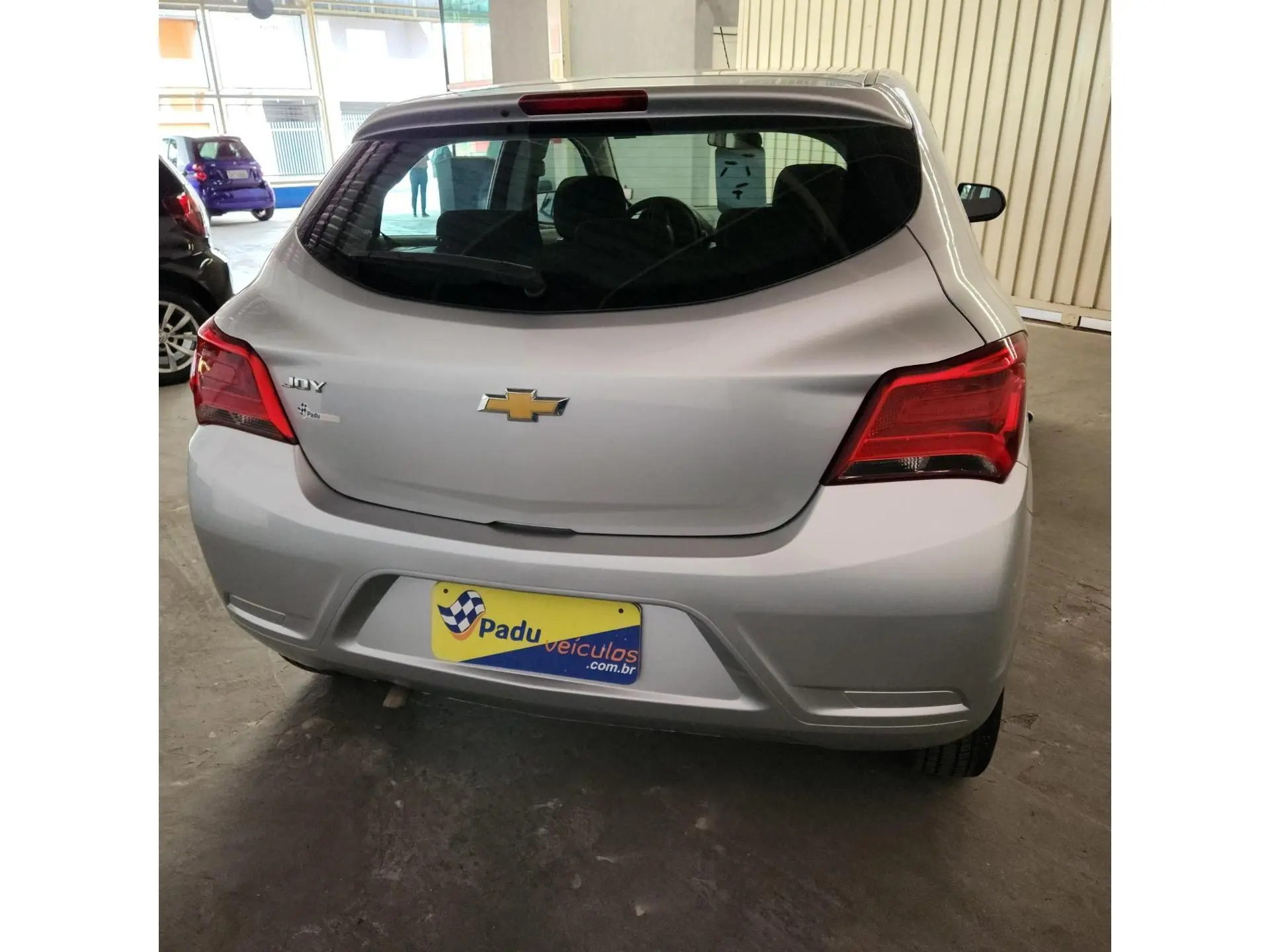 CHEVROLET Onix Hatch - Foto