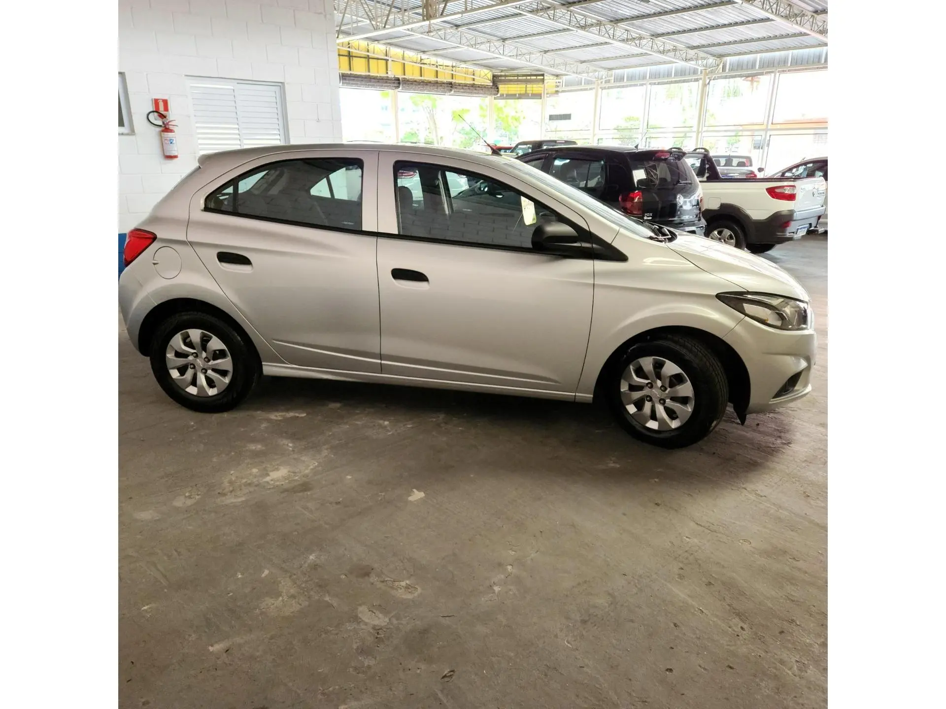CHEVROLET Onix Hatch - Foto
