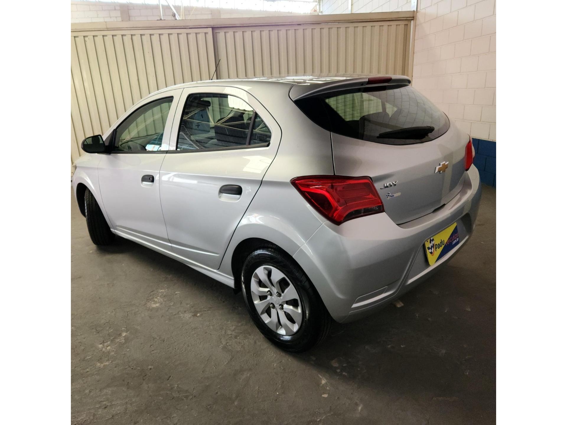 CHEVROLET Onix Hatch - Foto