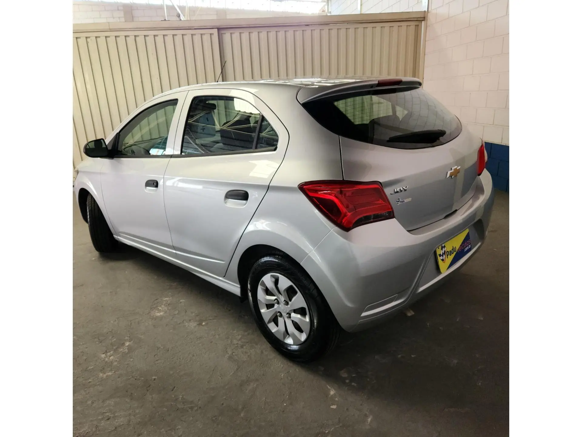 CHEVROLET Onix Hatch - Foto