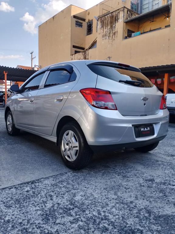 CHEVROLET Onix Hatch - Foto