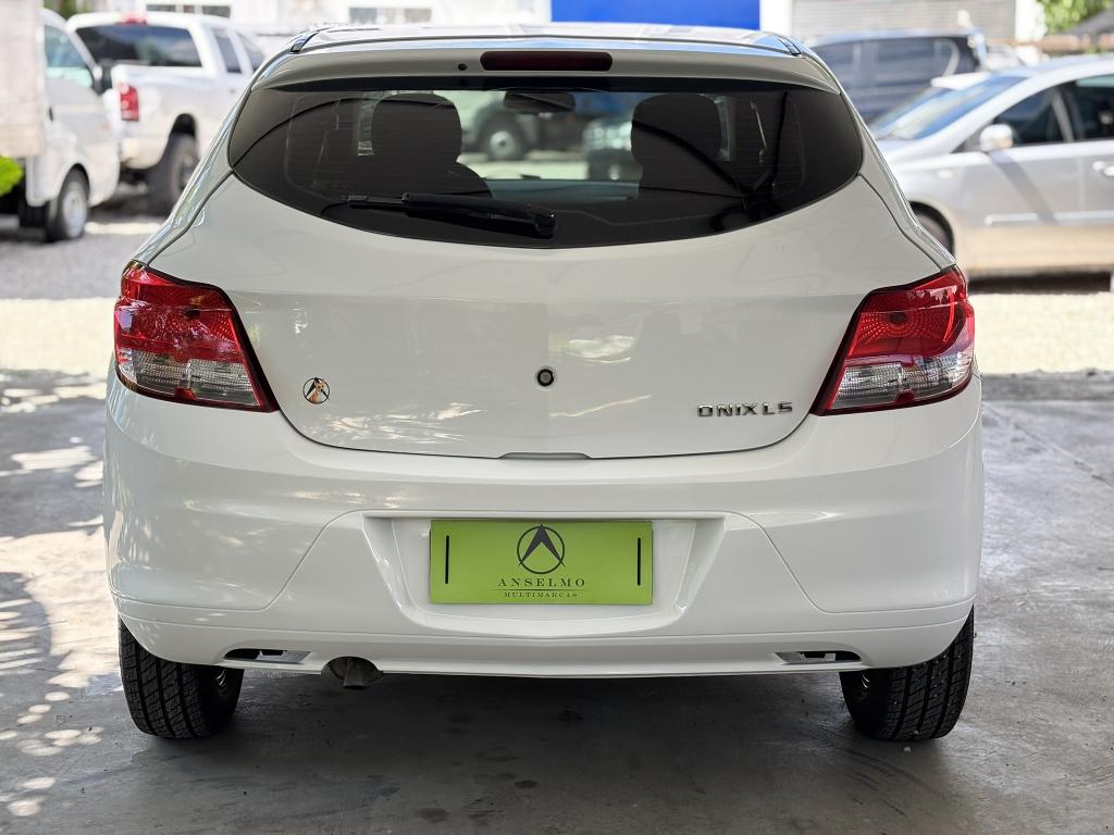 CHEVROLET Onix Hatch - Foto