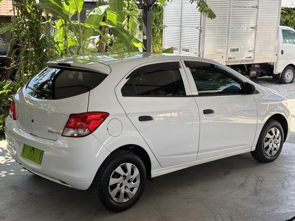 CHEVROLET Onix Hatch - Foto