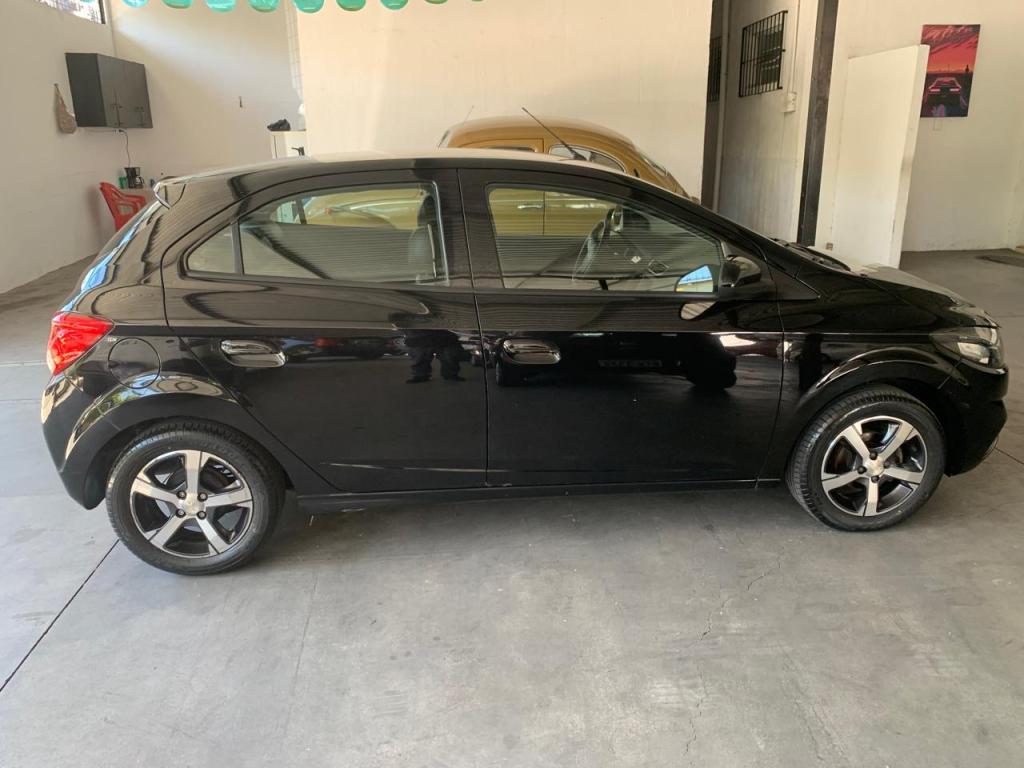 CHEVROLET Onix Hatch - Foto