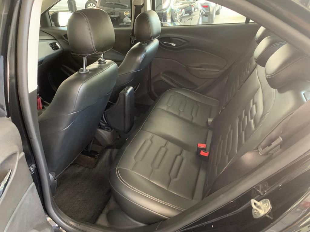 CHEVROLET Onix Hatch - Foto