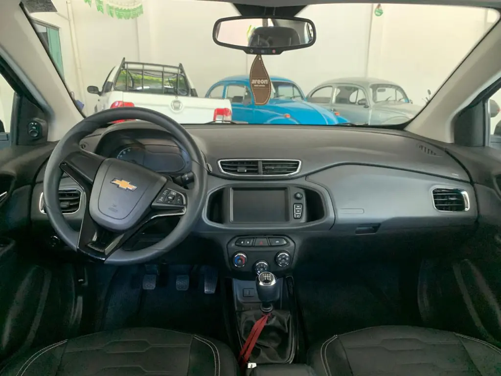 CHEVROLET Onix Hatch - Foto