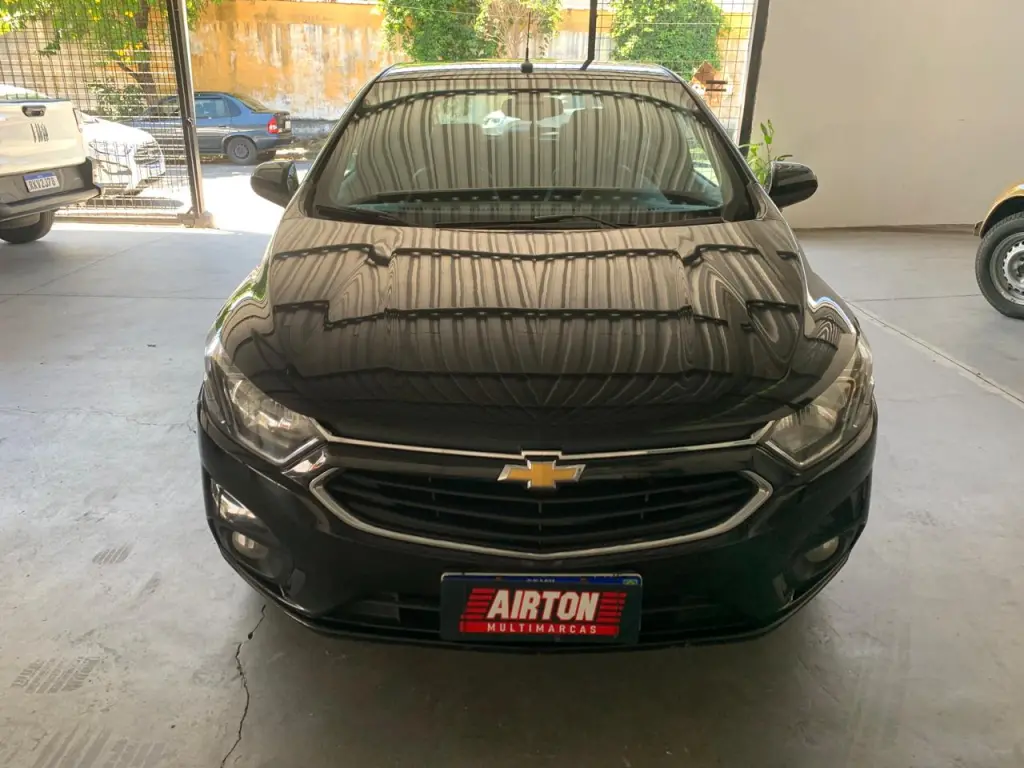 CHEVROLET Onix Hatch - Foto