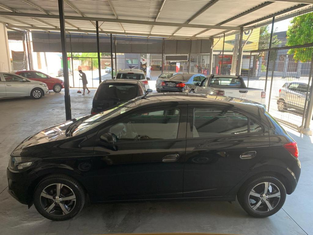 CHEVROLET Onix Hatch - Foto