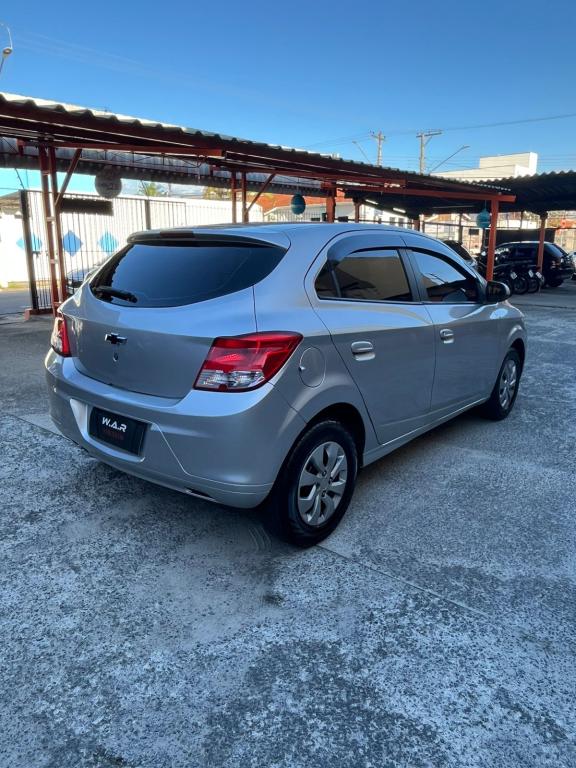 CHEVROLET Onix Hatch - Foto