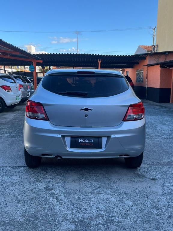 CHEVROLET Onix Hatch - Foto