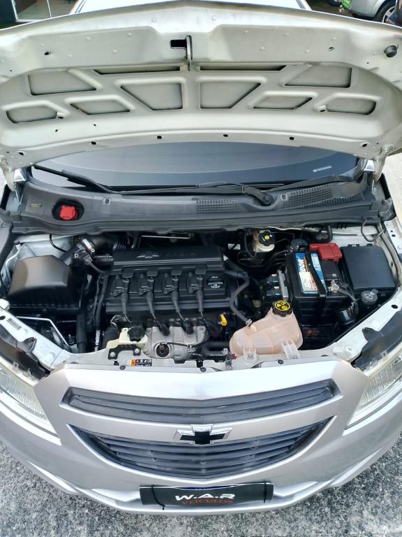 CHEVROLET Onix Hatch - Foto