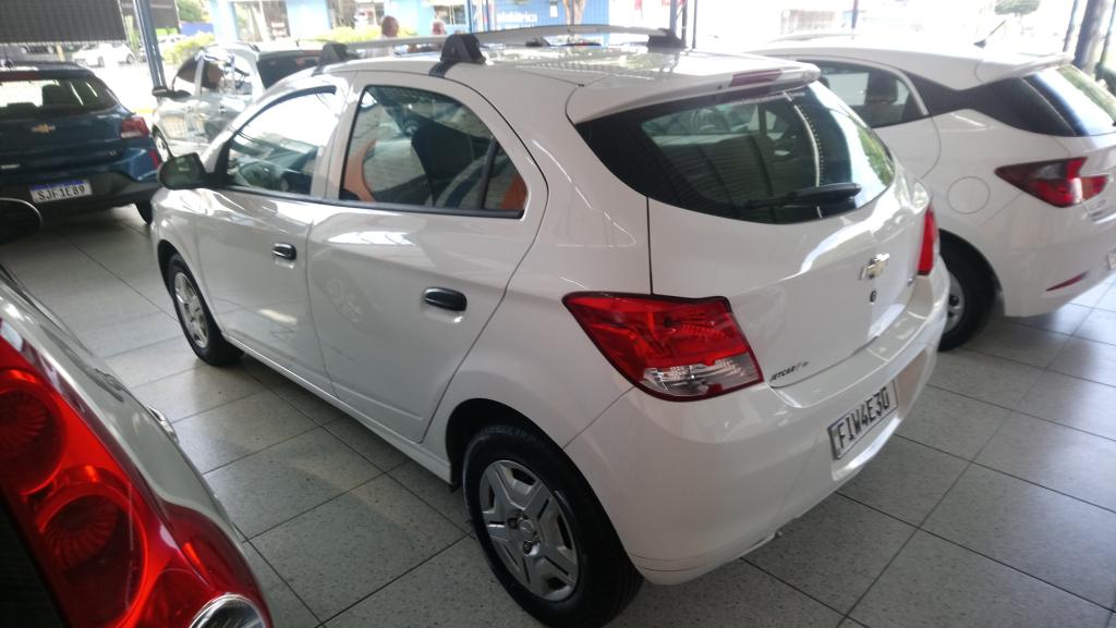 CHEVROLET Onix Hatch - Foto