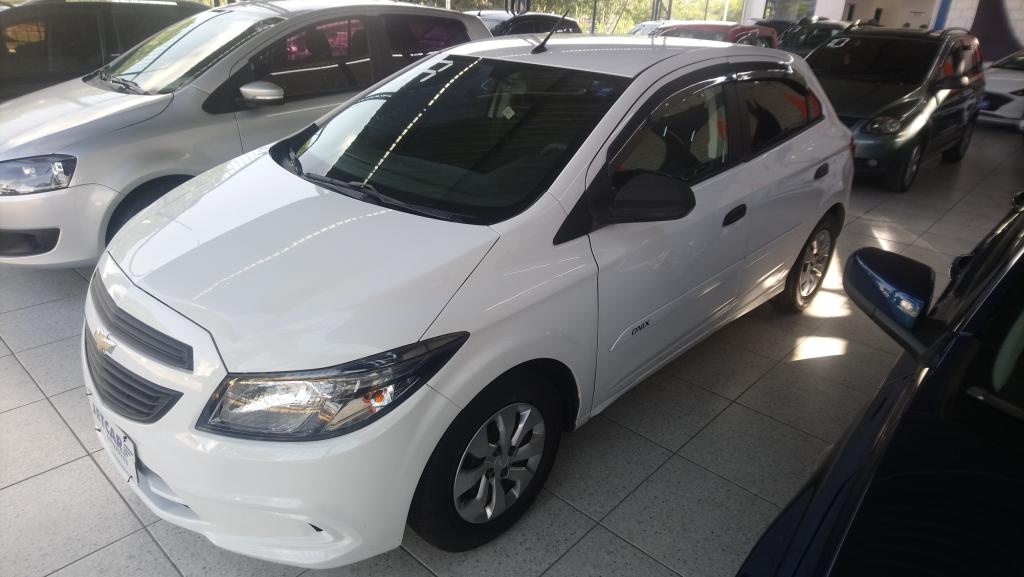 CHEVROLET Onix Hatch - Foto