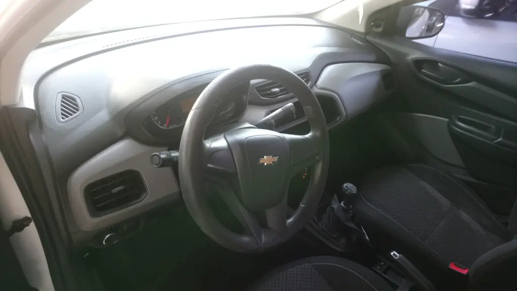 CHEVROLET Onix Hatch - Foto