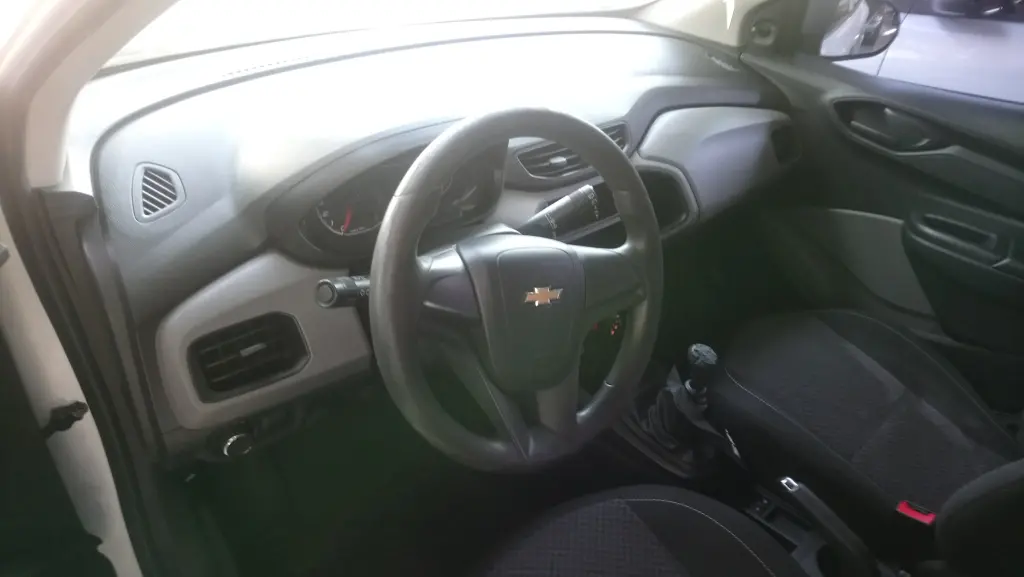 CHEVROLET Onix Hatch - Foto