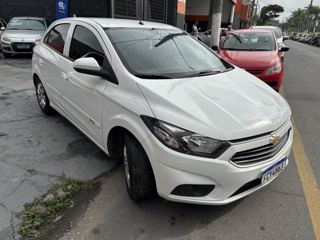CHEVROLET Onix Hatch - Foto