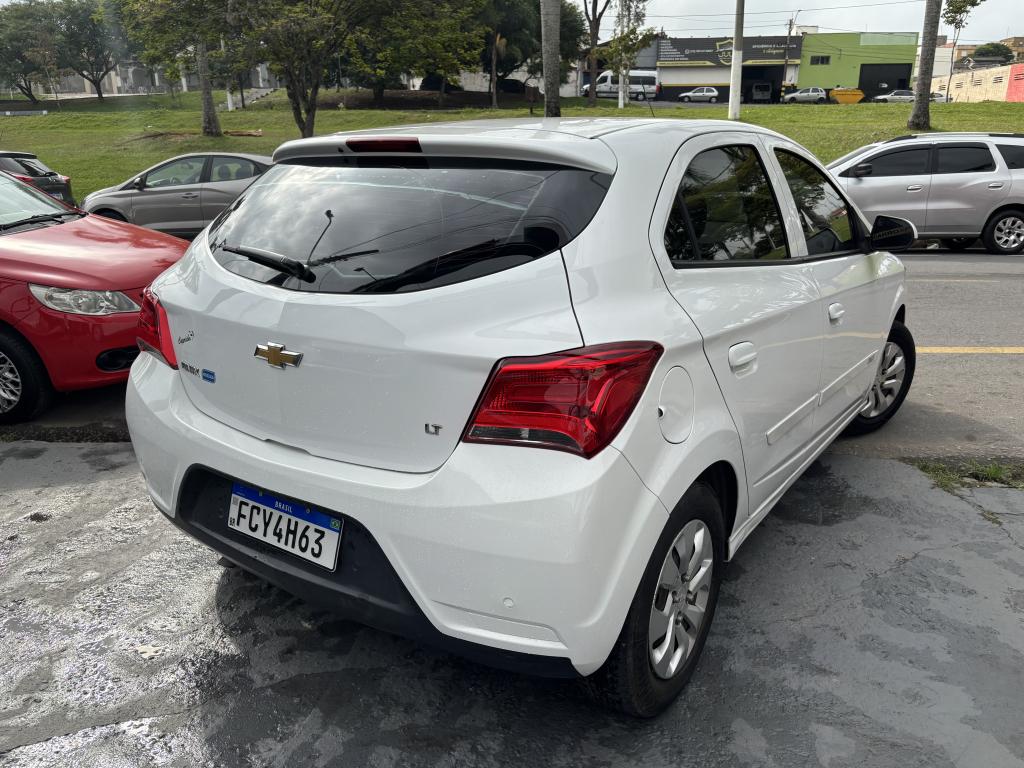 CHEVROLET Onix Hatch - Foto