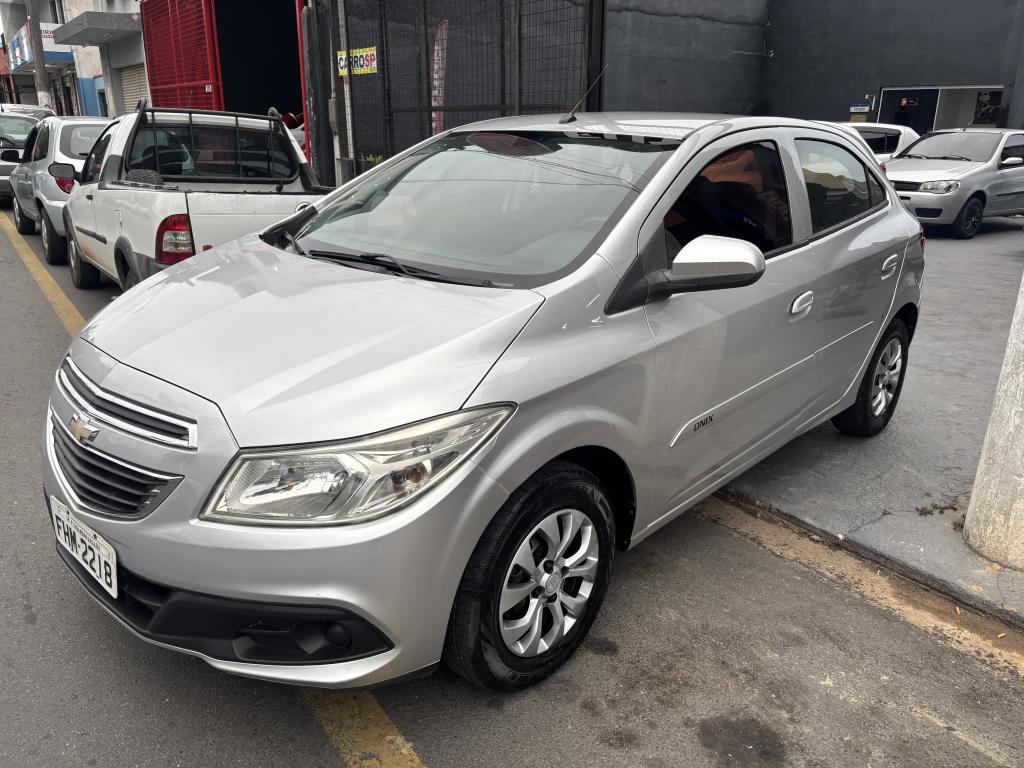 CHEVROLET Onix Hatch - Foto