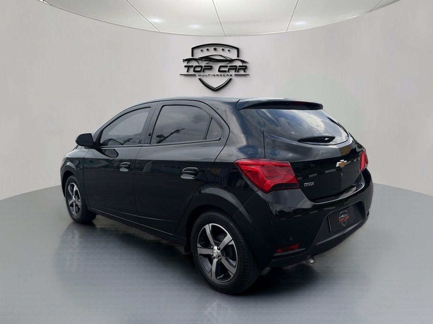 CHEVROLET Onix Hatch - Foto