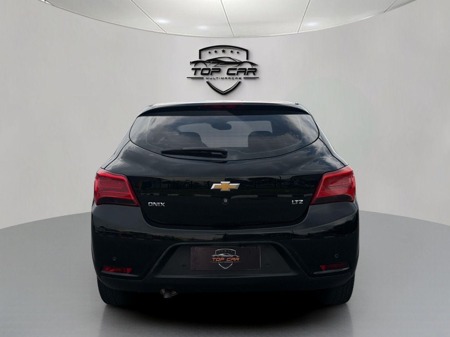 CHEVROLET Onix Hatch - Foto