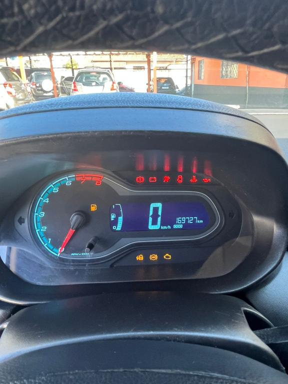 CHEVROLET Onix Hatch - Foto