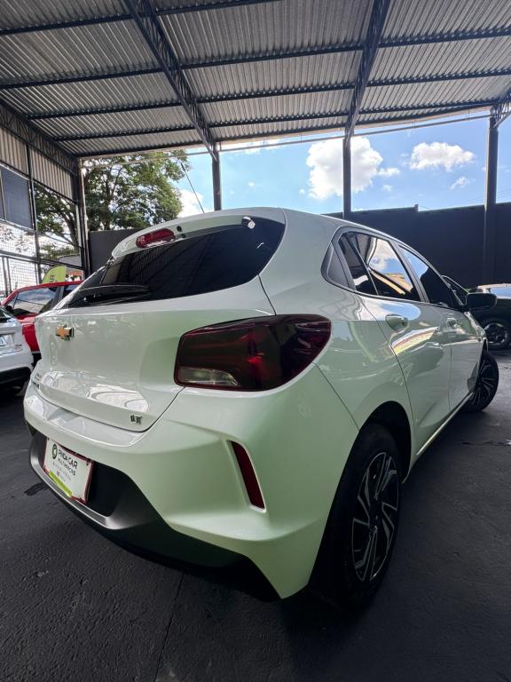 CHEVROLET Onix Hatch - Foto