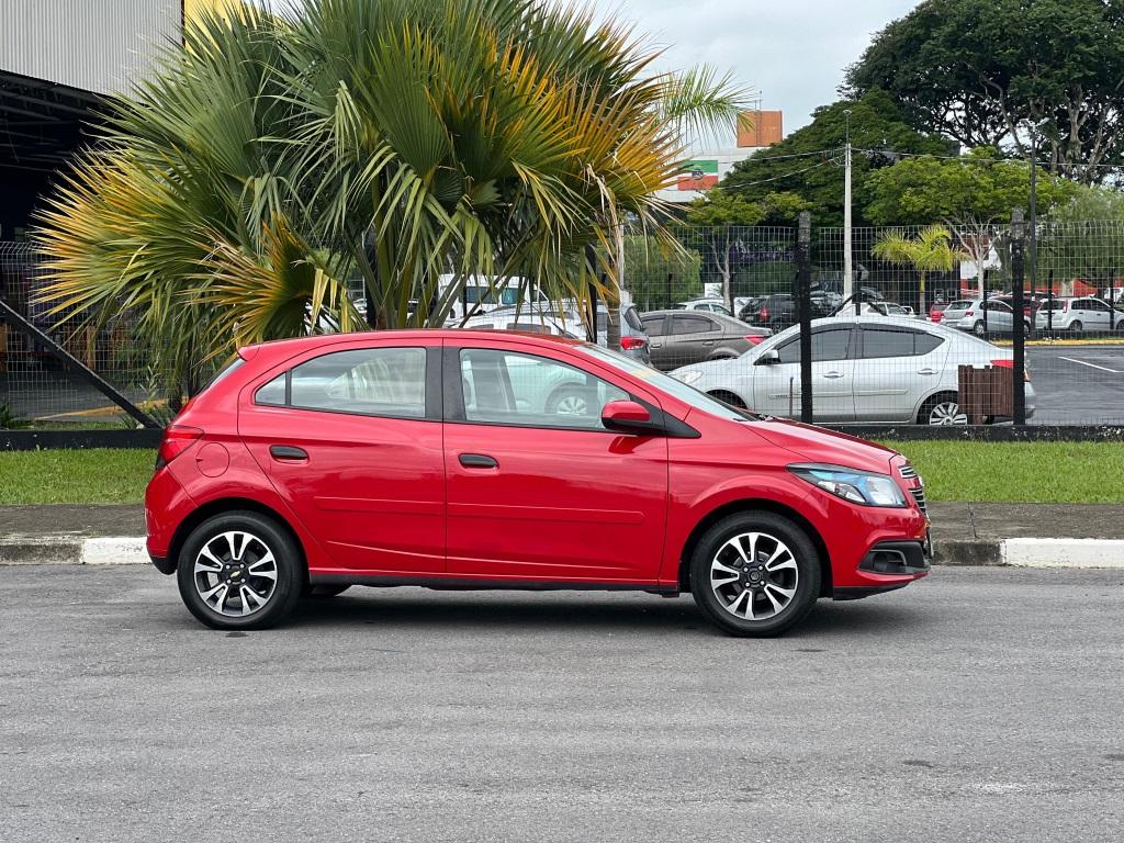 CHEVROLET Onix Hatch - Foto