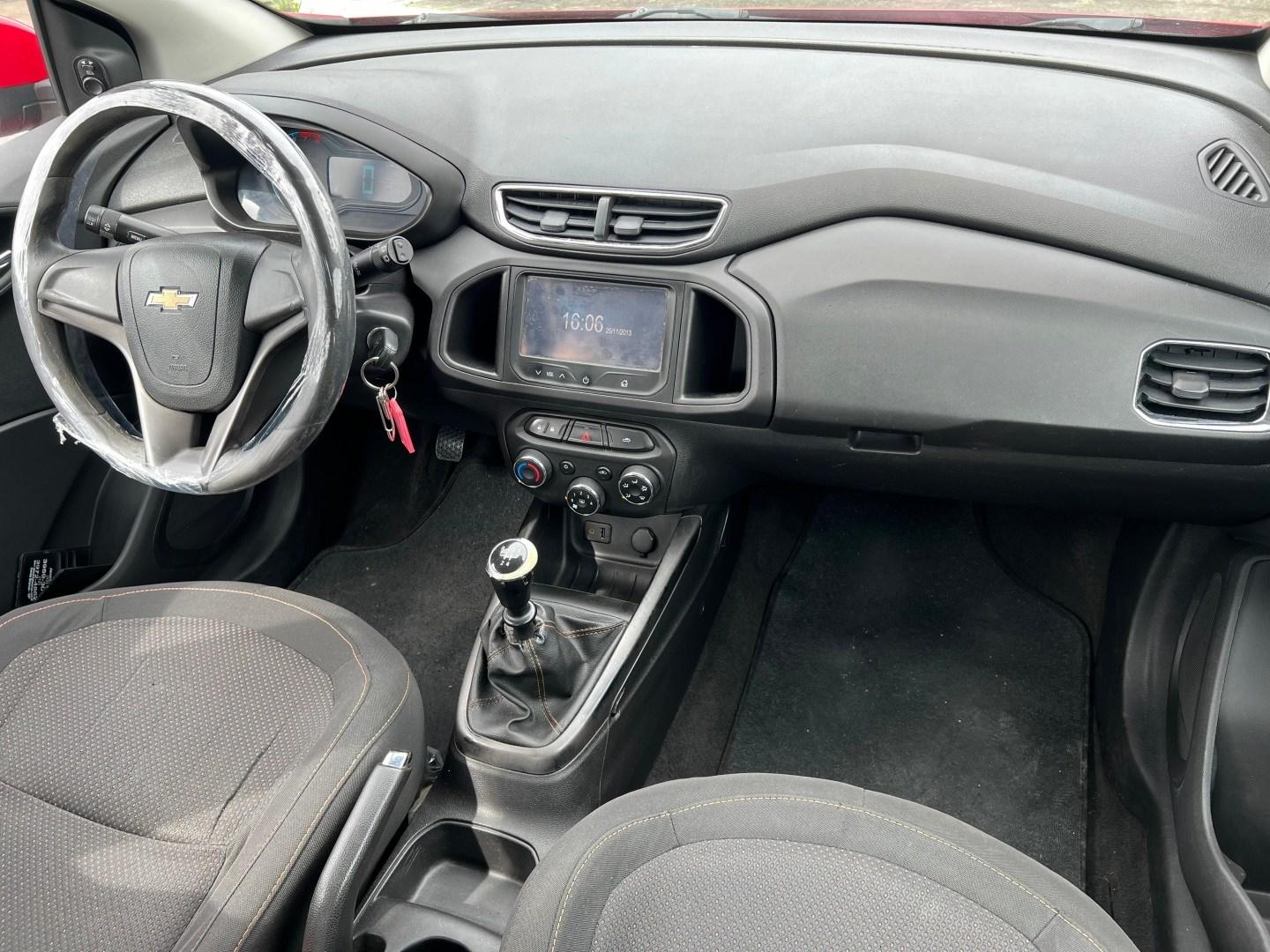 CHEVROLET Onix Hatch - Foto