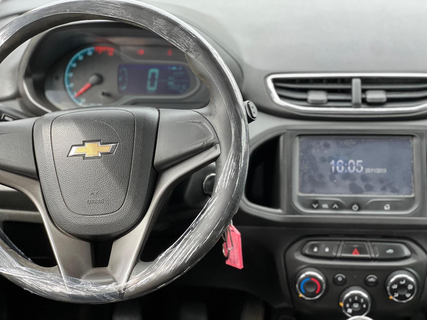 CHEVROLET Onix Hatch - Foto