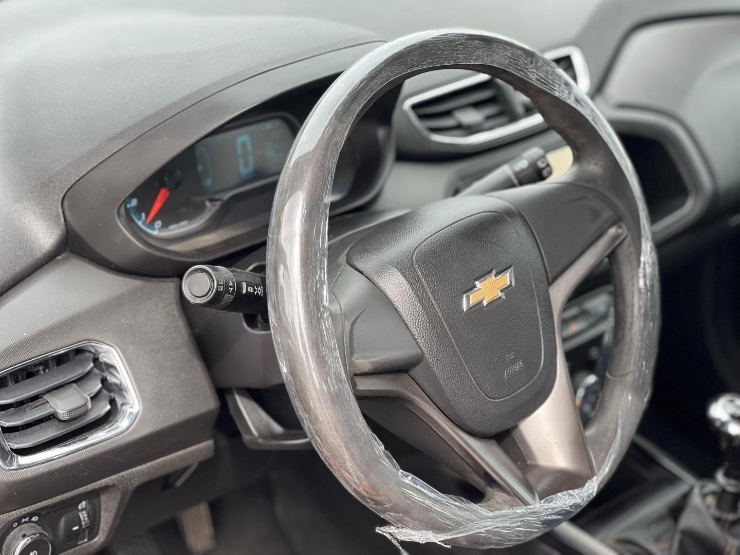 CHEVROLET Onix Hatch - Foto