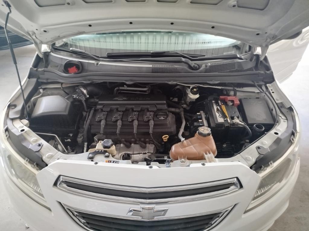 CHEVROLET Onix Hatch - Foto