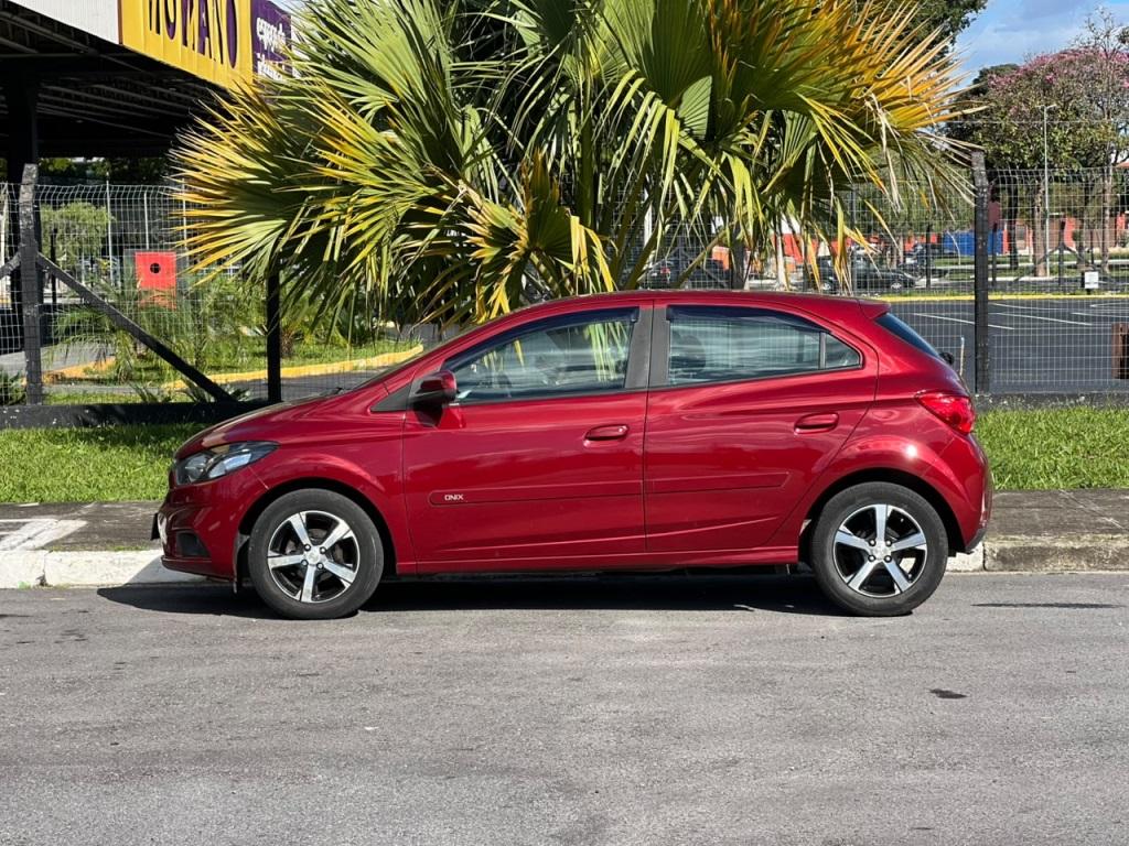 CHEVROLET Onix Hatch - Foto