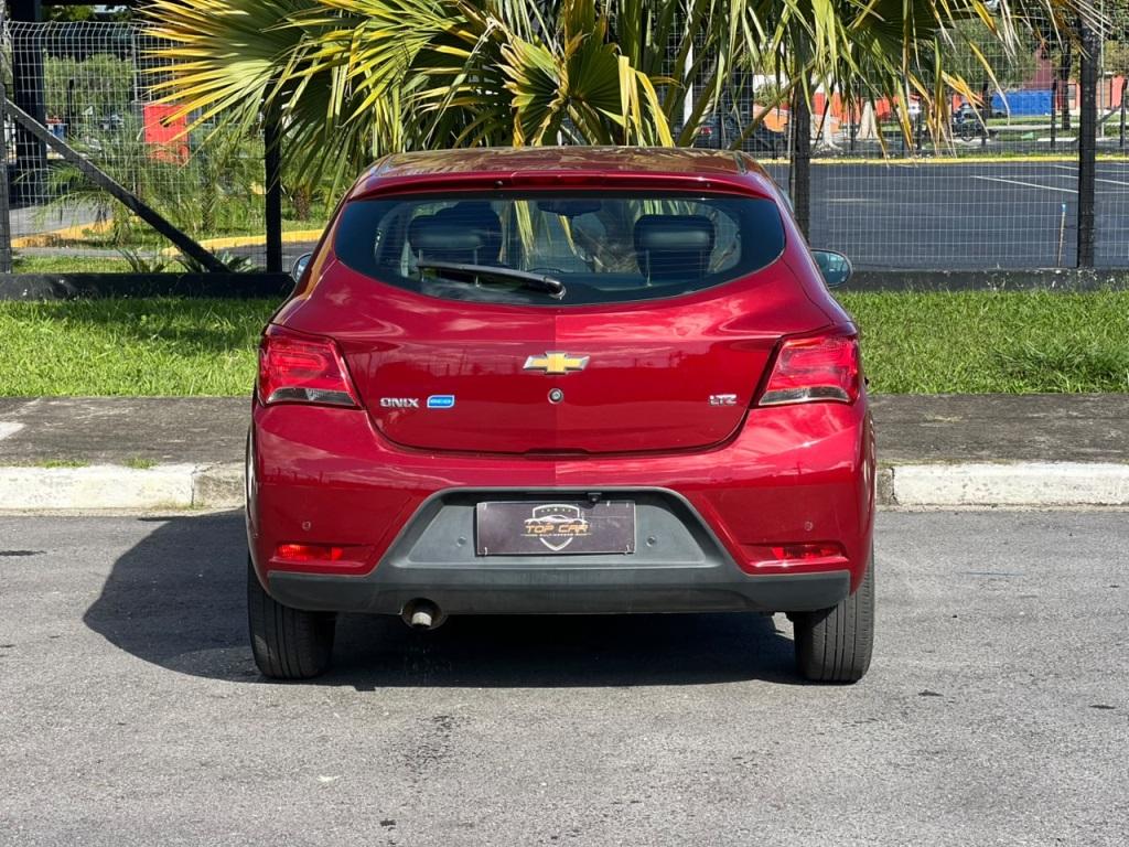 CHEVROLET Onix Hatch - Foto
