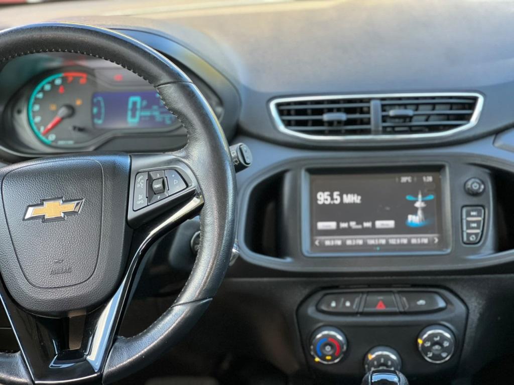 CHEVROLET Onix Hatch - Foto