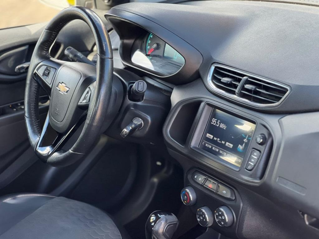 CHEVROLET Onix Hatch - Foto