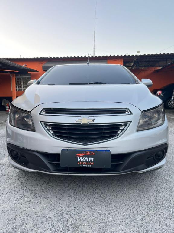 CHEVROLET Onix Hatch - Foto