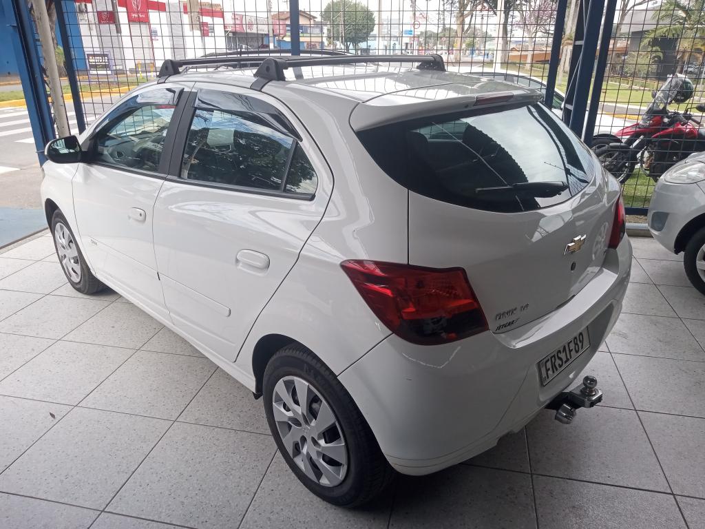 CHEVROLET Onix Hatch - Foto