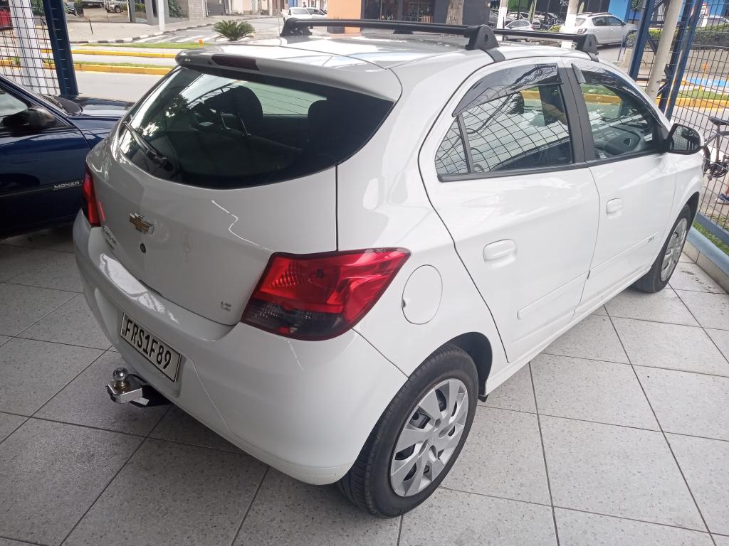 CHEVROLET Onix Hatch - Foto