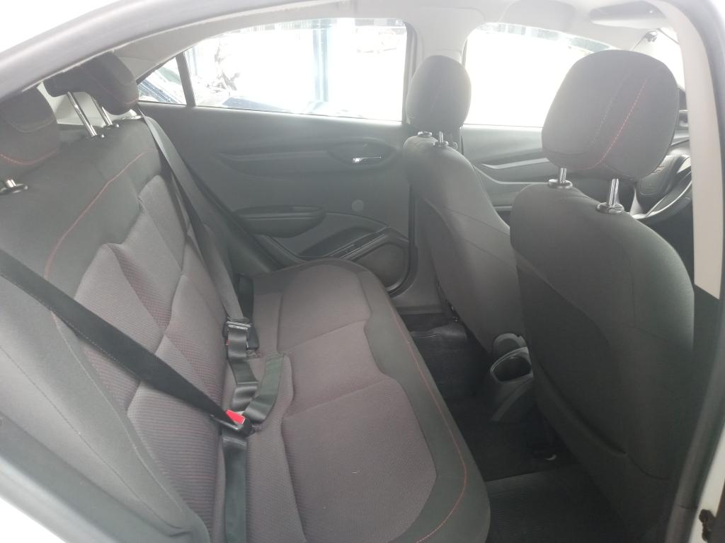 CHEVROLET Onix Hatch - Foto