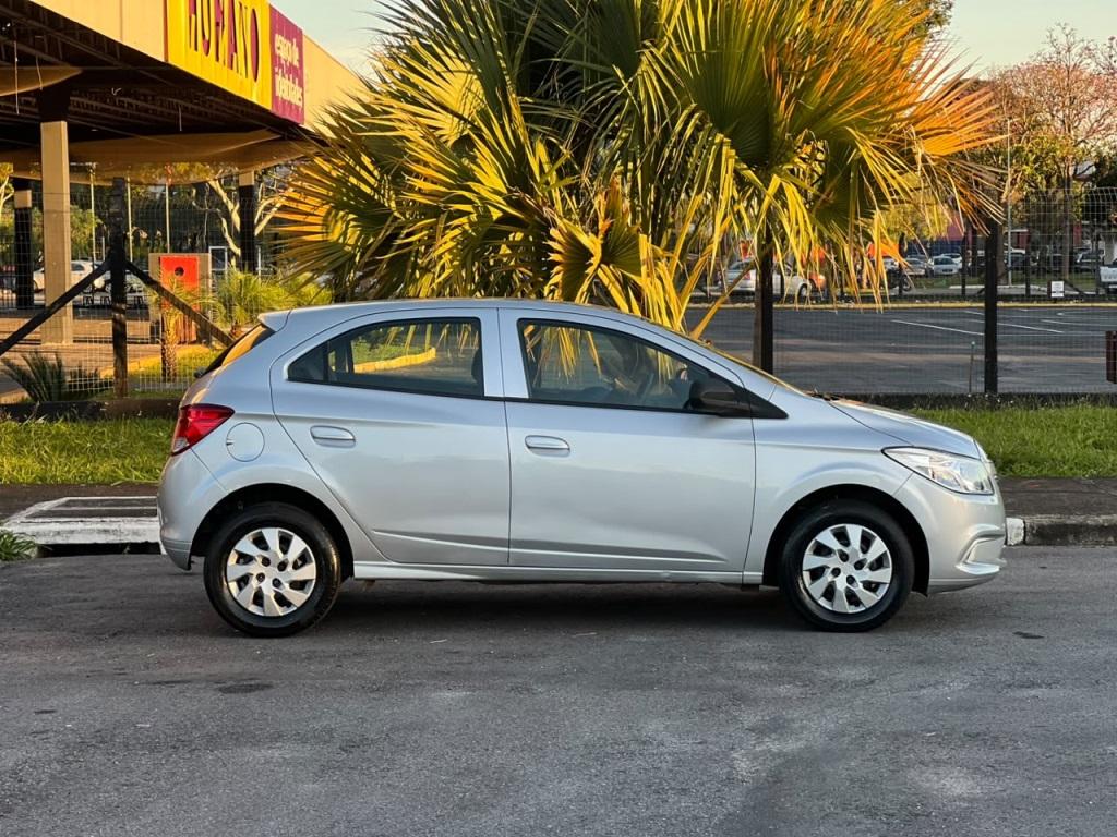 CHEVROLET Onix Hatch - Foto