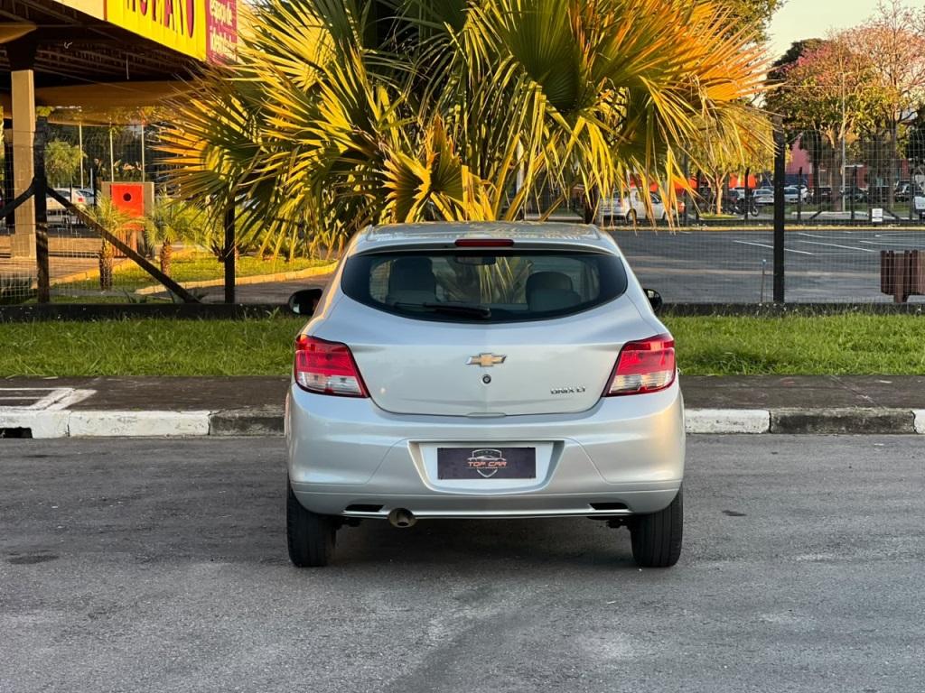 CHEVROLET Onix Hatch - Foto
