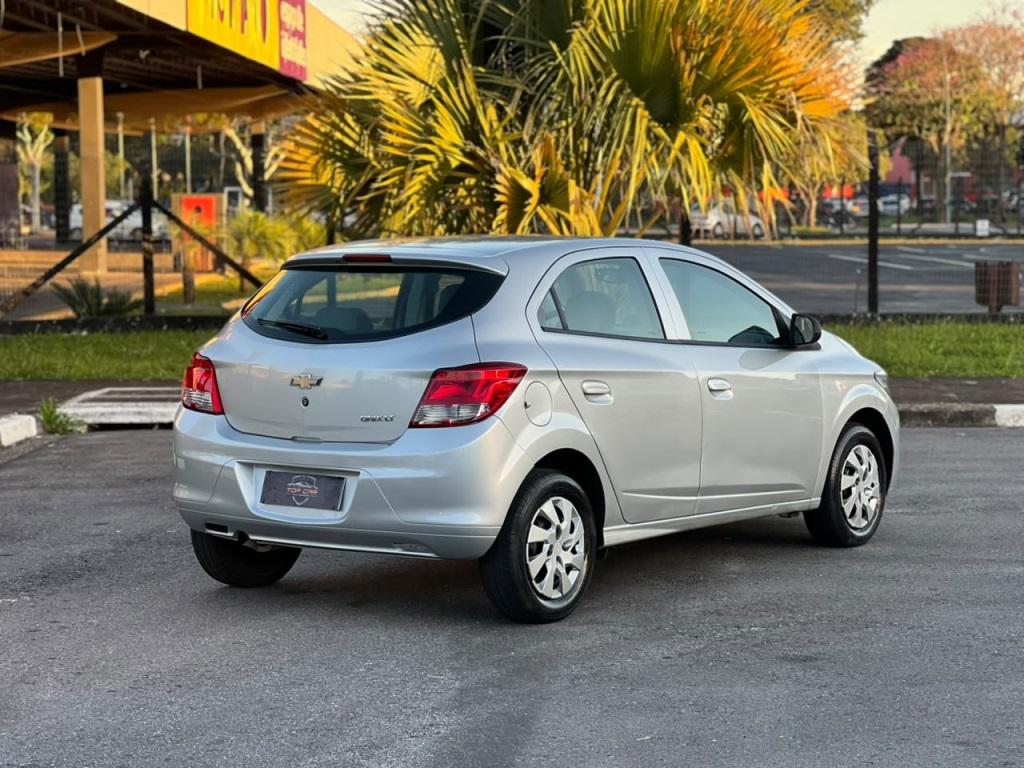 CHEVROLET Onix Hatch - Foto