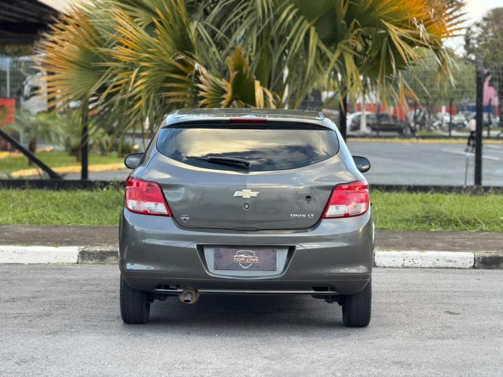 CHEVROLET Onix Hatch - Foto