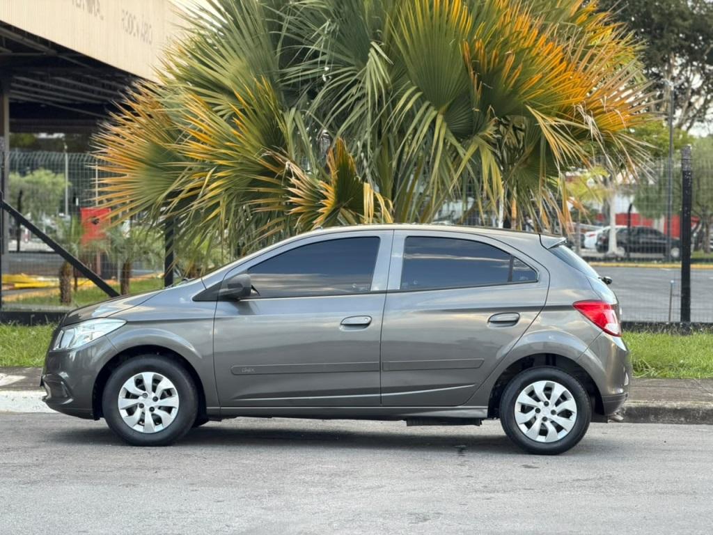 CHEVROLET Onix Hatch - Foto