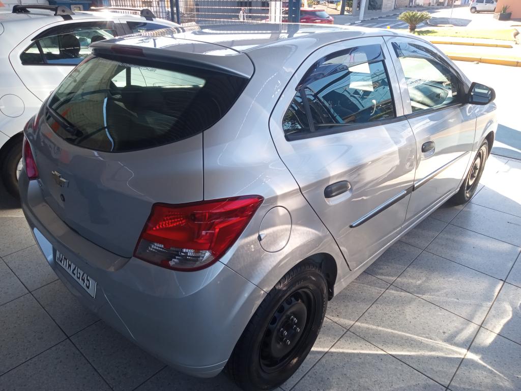 CHEVROLET Onix Hatch - Foto