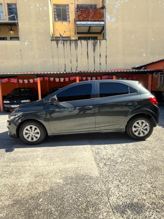 CHEVROLET Onix Hatch - Foto