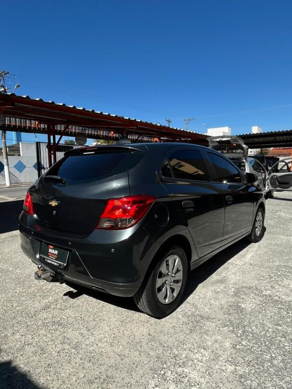 CHEVROLET Onix Hatch - Foto