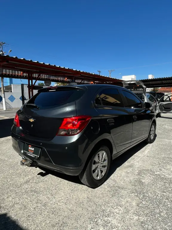 CHEVROLET Onix Hatch - Foto