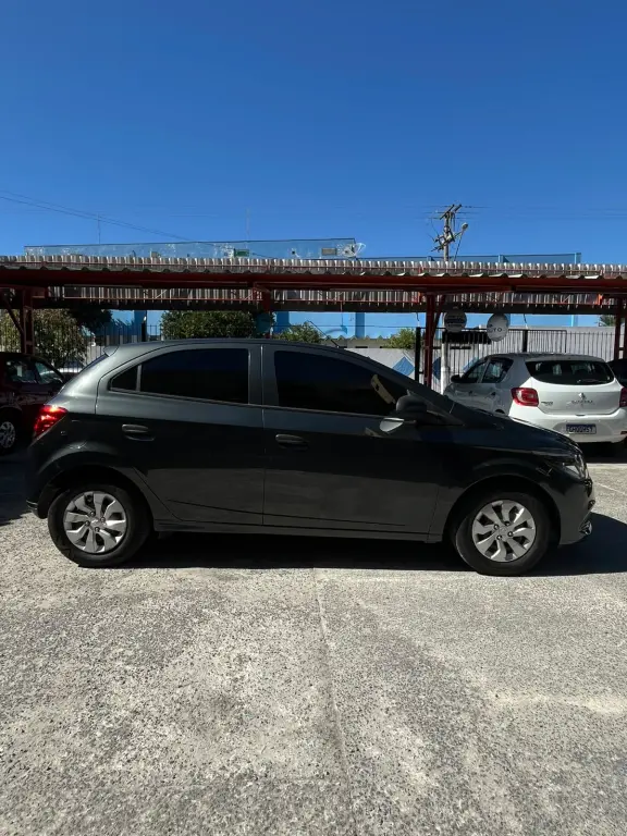CHEVROLET Onix Hatch - Foto